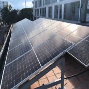 Vệ Sinh Tấm Pin Năng Lượng Mặt Trời Tại Huyện Ea Súp, tỉnh Đắk Lắk